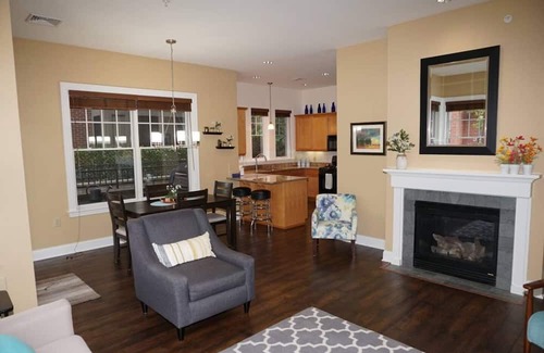 Saratoga Springs Condo | Classy Open Concept Condo