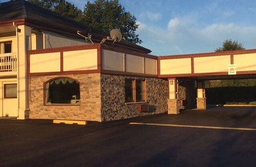 West Glens Falls Hotel | Days Inn by Wyndham Queensbury/Lake George