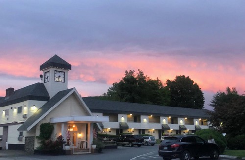 Brattleboro Hotel | The Black Mountain Inn