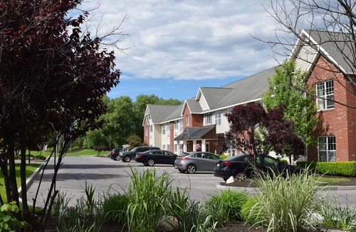 East Syracuse Hotel | Cresthill Suites Syracuse