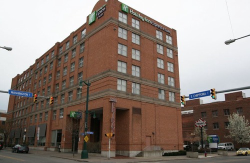 Downtown Buffalo Hotel | Holiday Inn Express & Suites Buffalo Downtown, an Ihg Hotel