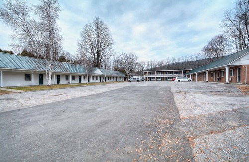 Brattleboro Hotel | Colonial Motel and Spa
