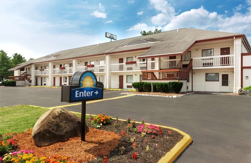 West Glens Falls Hotel | Days Inn by Wyndham Queensbury/Lake George