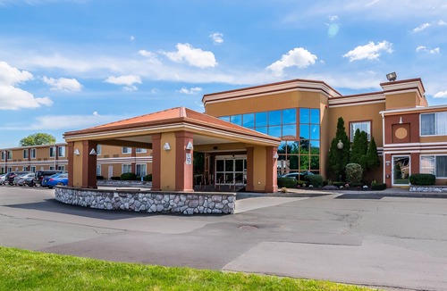 Latham Hotel | Quality Inn & Suites Albany Airport