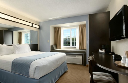 Geneva Hotel | Microtel Inn and Suites by Wyndham - Geneva