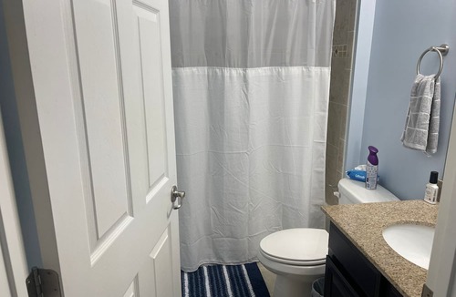 Burtonsville House | Charming 3-bedroom townhome in Burtonsville with a great view