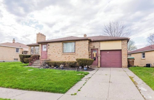 Cheektowaga House | Welcome to our spacious 3-bedroom, 1-bathroom Single Family home in Buffalo, NY