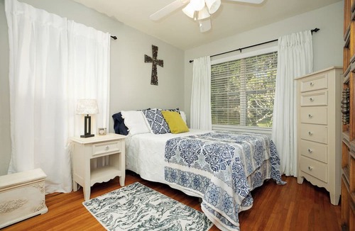 Lake Jackson House | The Charmer