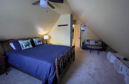 Berlin House | spacious home, big yard with fire & horseshoe pit, close to ATV & hiking trails