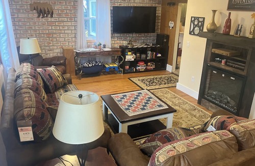 Berlin House | spacious home, big yard with fire & horseshoe pit, close to ATV & hiking trails