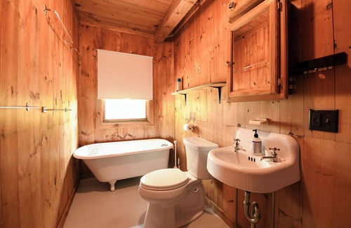 Oxford Cottage | New for 2024! Traditional Maine cottage on Beautiful Thompson Lake