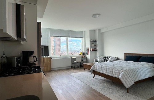 Hunters Point Apartment | Great one bedroom studio in a great neighborhood.