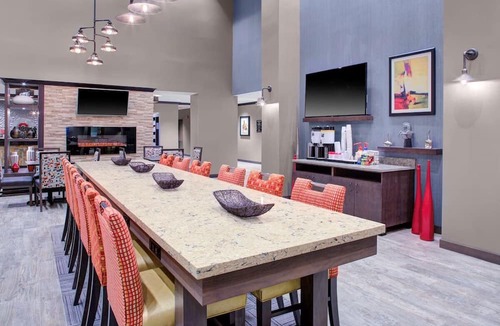 Columbus House | Business & Pleasure Hub | Free WiFi | Minutes from Downtown | Free Hot Breakfast