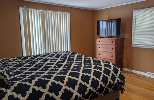 East Haven  Rutland County House | Huge four bedroom ranch with new Hot springs, hot tub 20 minutes to killington