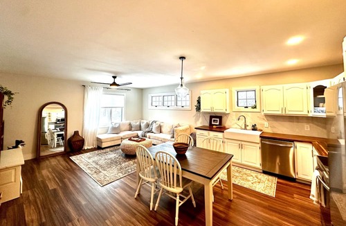 Waterbury Apartment | Cozy centrally located private apartment with garage parking. Pet friendly