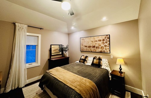 Waterbury Apartment | Cozy centrally located private apartment with garage parking. Pet friendly