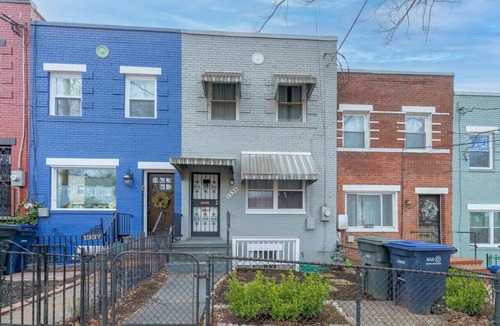 Washington House | Classic Rowhouse with Outdoor Space