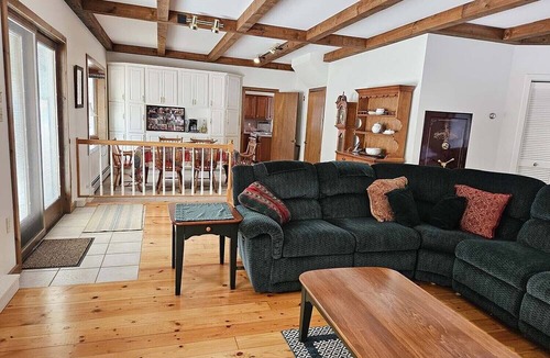 Franklin House | 2 Bedroom Cozy Sanctuary in Vermont's Countryside with Gorgeous Ponds