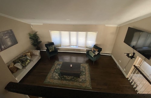 Selden House | Beautiful home with three private rooms for travel business people