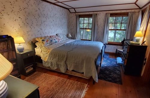 Sunapee House | Rare Gem on Lake Sunapee Great for Family Reunions