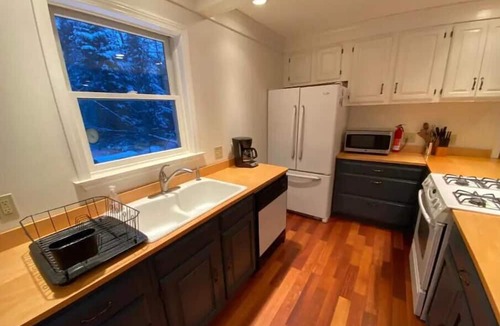 Sugar Hill Cabin | New! Toad Hill Hideaway Mountainside Cabin