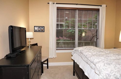 Saratoga Springs Condo | Classy Open Concept Condo
