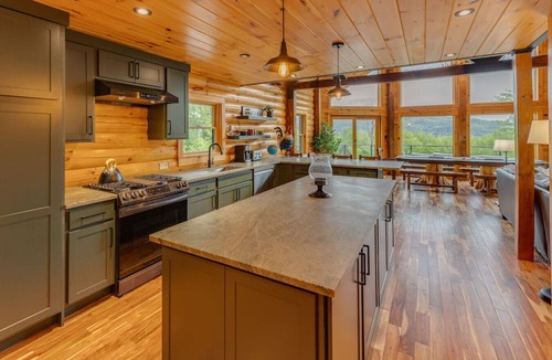Thornton Cabin | Mountaintop Cabin with Incredible View
