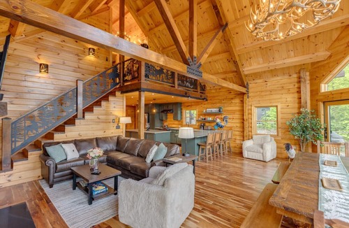 Thornton Cabin | Mountaintop Cabin with Incredible View