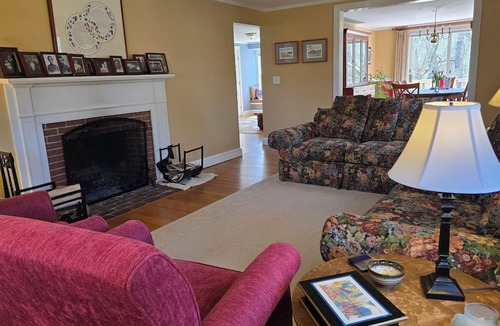 Lexington House | Boston adjacent,spacious 5-bedroom house with AC in charming historic Lexington