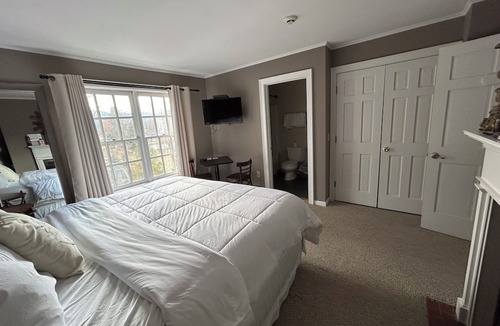 Warrensburg House | The Bond Inn Room #8