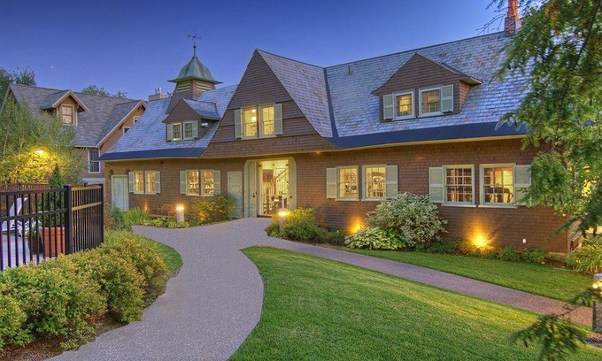 Proctorsville Hotel | Pointe at Castle Hill Resort