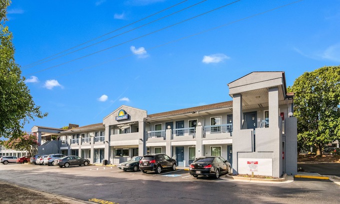 Northwest Raleigh Hotel | Days Inn by Wyndham Raleigh Glenwood-Crabtree