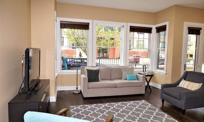 Saratoga Springs Condo | Classy Open Concept Condo